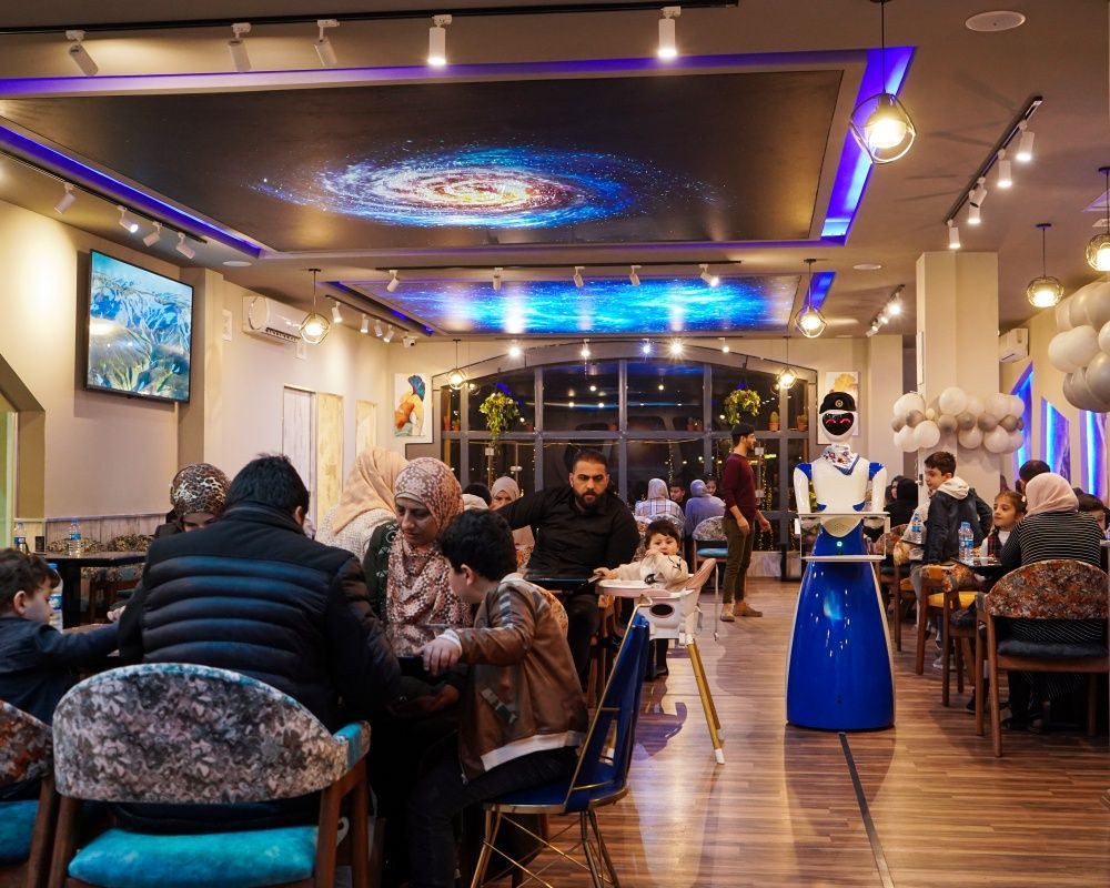 Bu restoranda yemekler robot garsonlar tarafından servis ediliyor - Sayfa 20