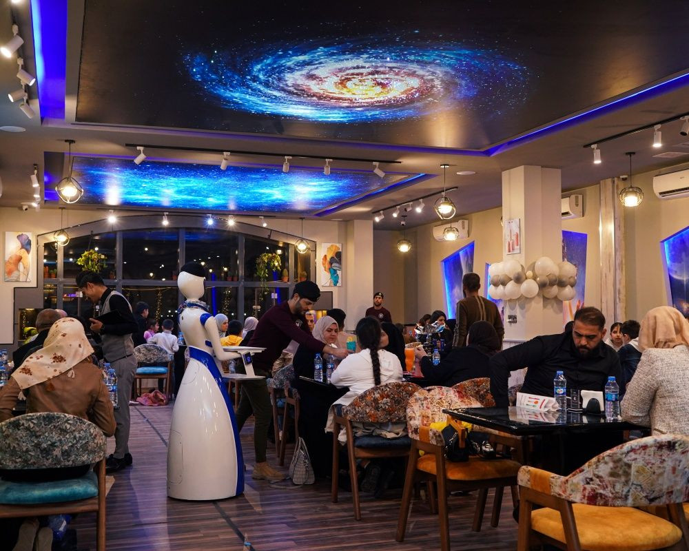 Bu restoranda yemekler robot garsonlar tarafından servis ediliyor - Sayfa 21