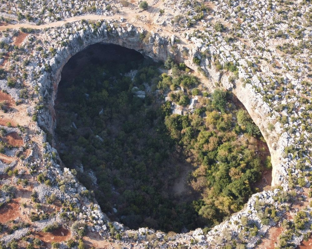 Mersin'de çok fazla kişinin yerini bilmediği güzelliği ile büyüleyen doğa harikası “Aşağı Dünya Obruğu” - Sayfa 8