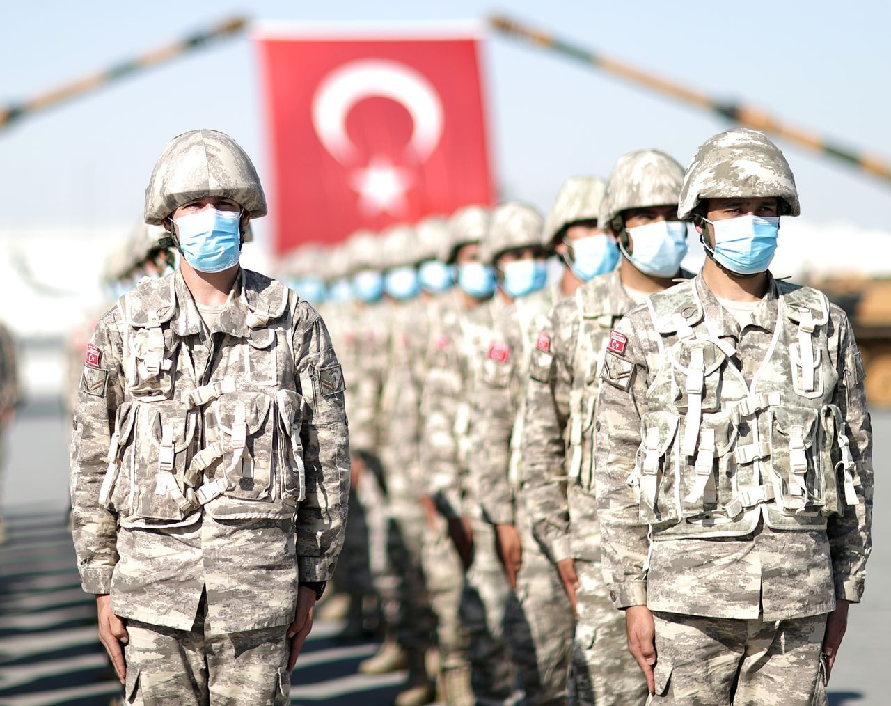 Bakan Akar Katar'da! Doha'da görevli Mehmetçik ile bir araya geldi: Katar'la dostluğumuzu geliştireceğiz - Sayfa 9