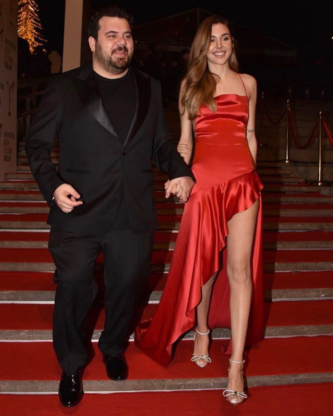 Berfu Yenenler ile Pelin Kaya birbirine girdi! Replika ayakkabıları gündem oldu - Sayfa 14