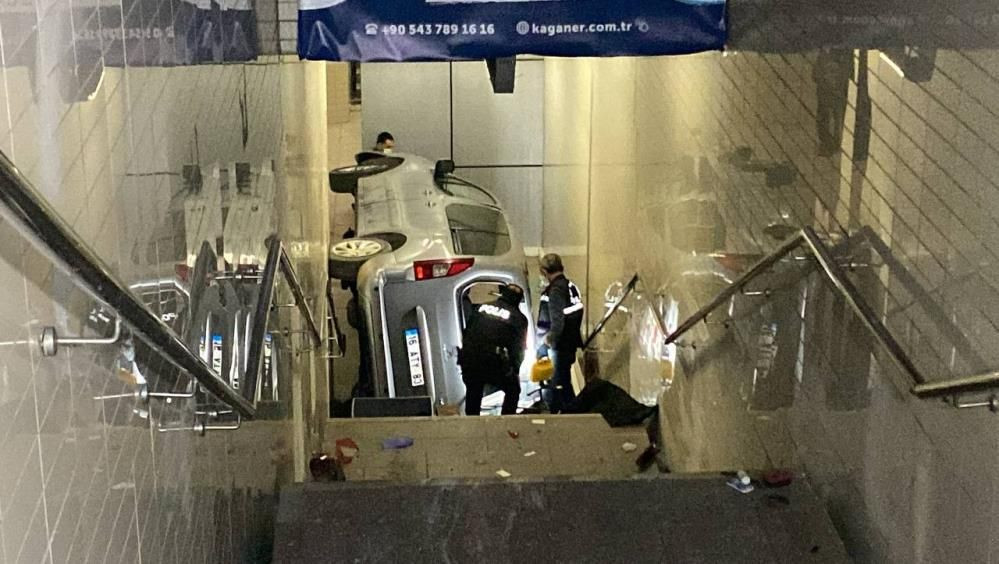 Doğum gününde feci son! Kaldırımdaki ağaca çarpıp alt geçide uçtu... - Sayfa 7