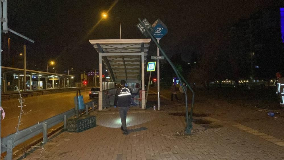 Doğum gününde feci son! Kaldırımdaki ağaca çarpıp alt geçide uçtu... - Sayfa 12