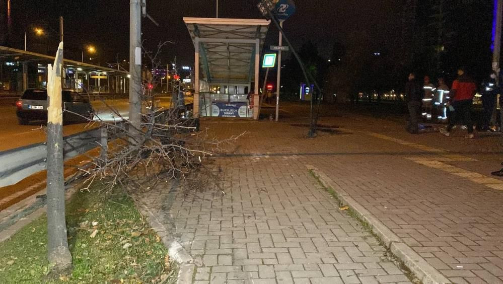 Doğum gününde feci son! Kaldırımdaki ağaca çarpıp alt geçide uçtu... - Sayfa 11