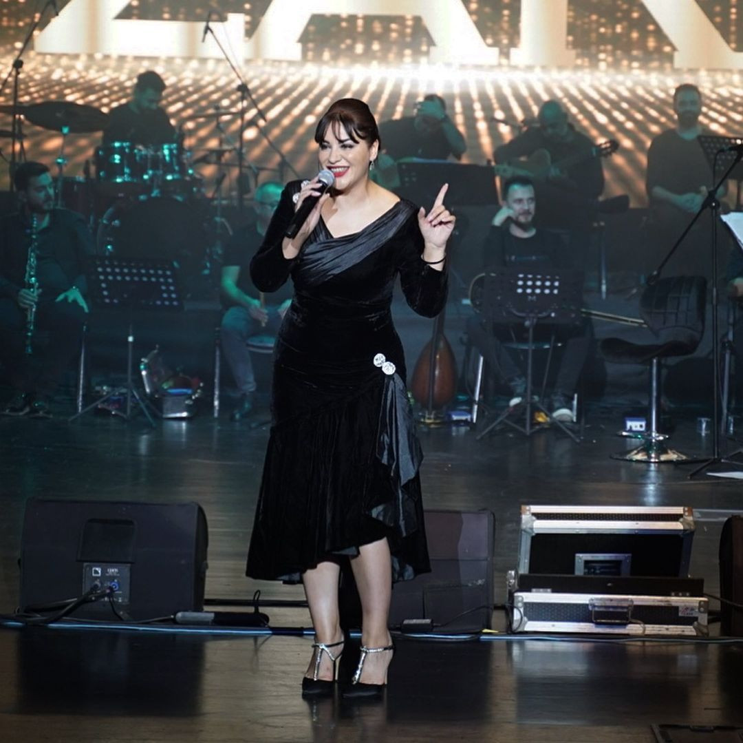 Estetikle bambaşka biri oldu! İşte şarkıcı Zara'nın yıllar içindeki değişimi... - Sayfa 18