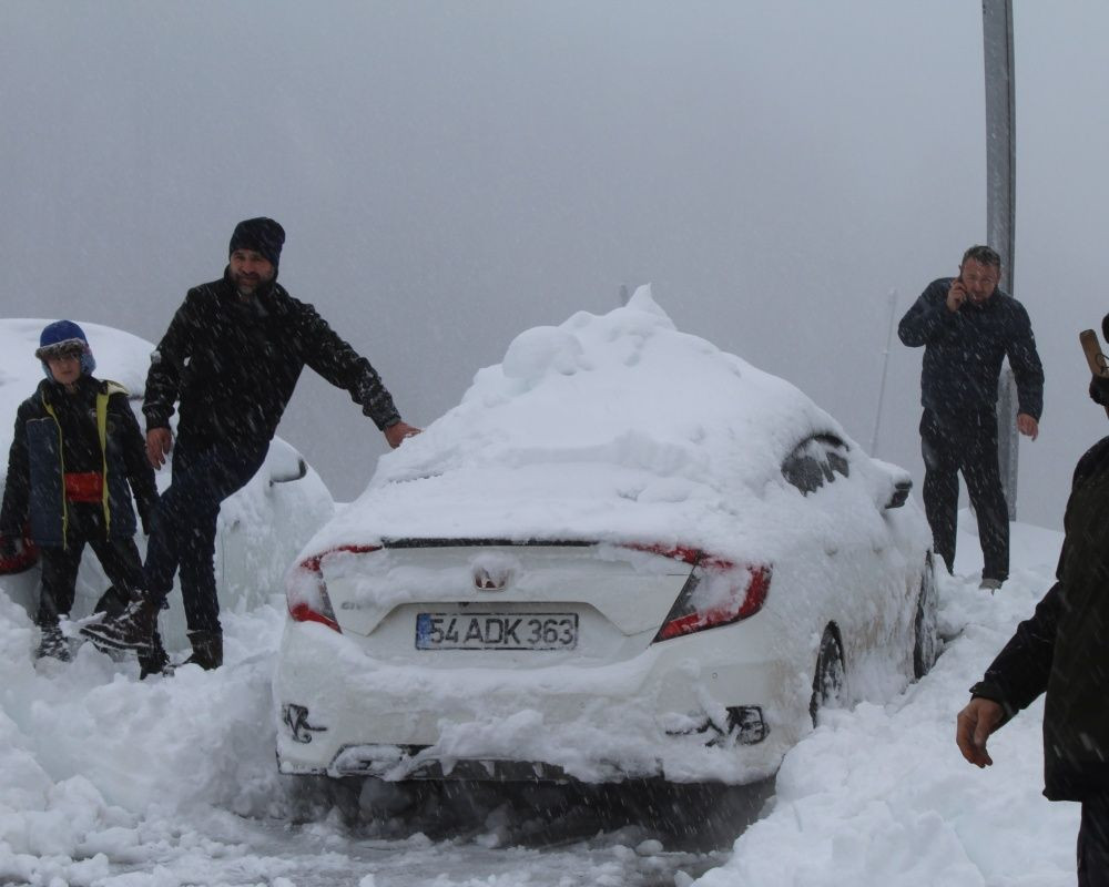 Kar kalınlığı 40 santimetreyi buldu... İşte Kartepe'den son manzaralar - Sayfa 5