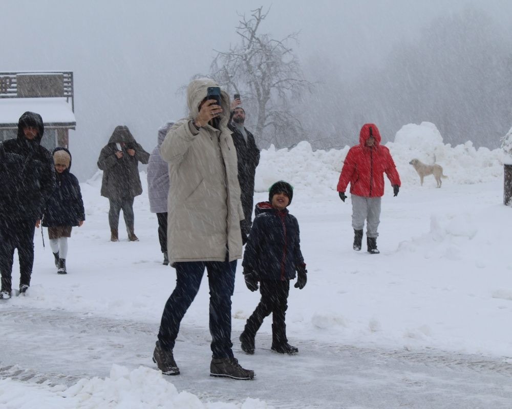 Kar kalınlığı 40 santimetreyi buldu... İşte Kartepe'den son manzaralar - Sayfa 7