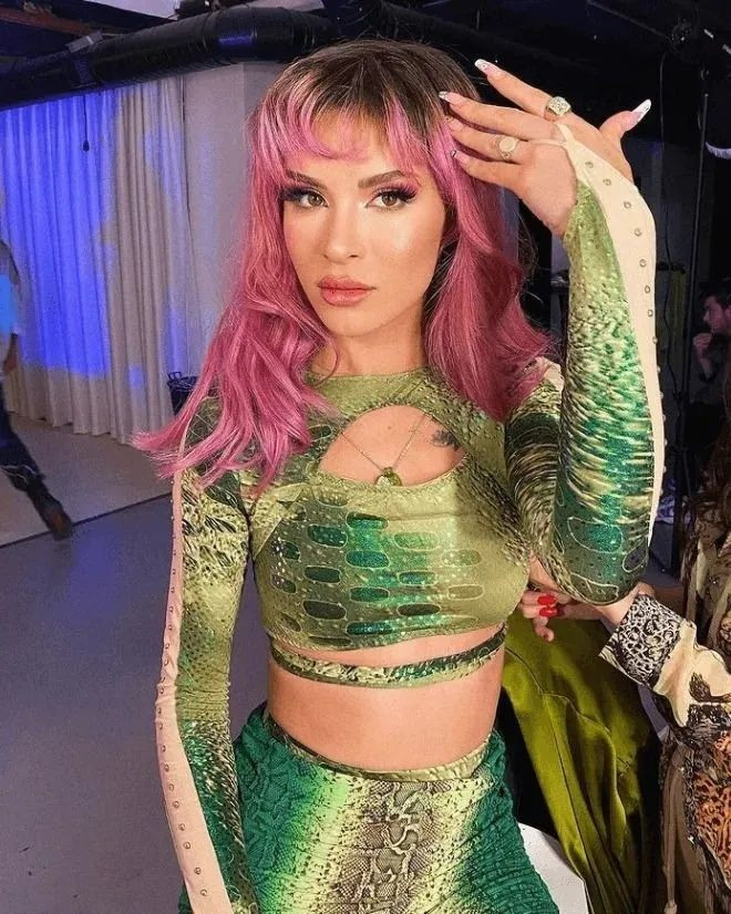 Feride Hilal Akın şahtı, şahbaz oldu! Yeni Gelin dizisinin Şirin'i tanınmaz hale geldi! - Sayfa 15