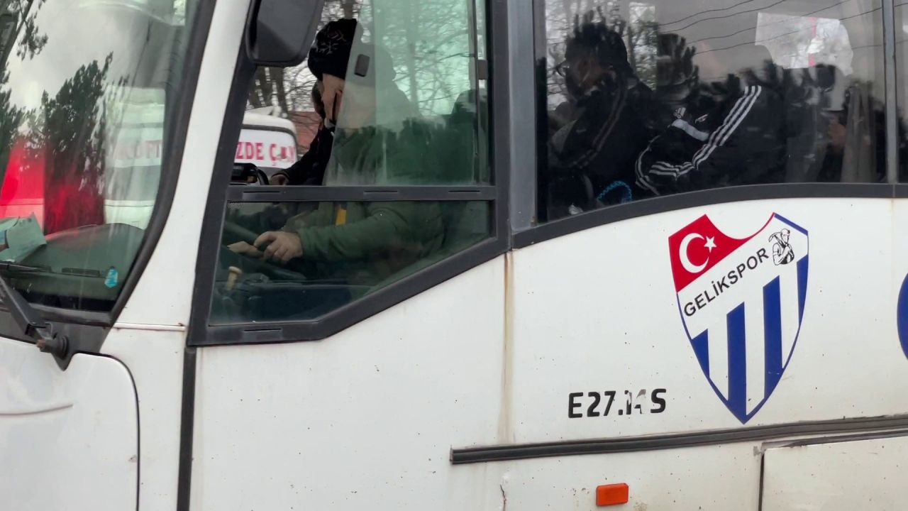 Amatör maçta ortalık savaş alanına döndü! Polis havaya 10 el ateş açtı - Sayfa 5