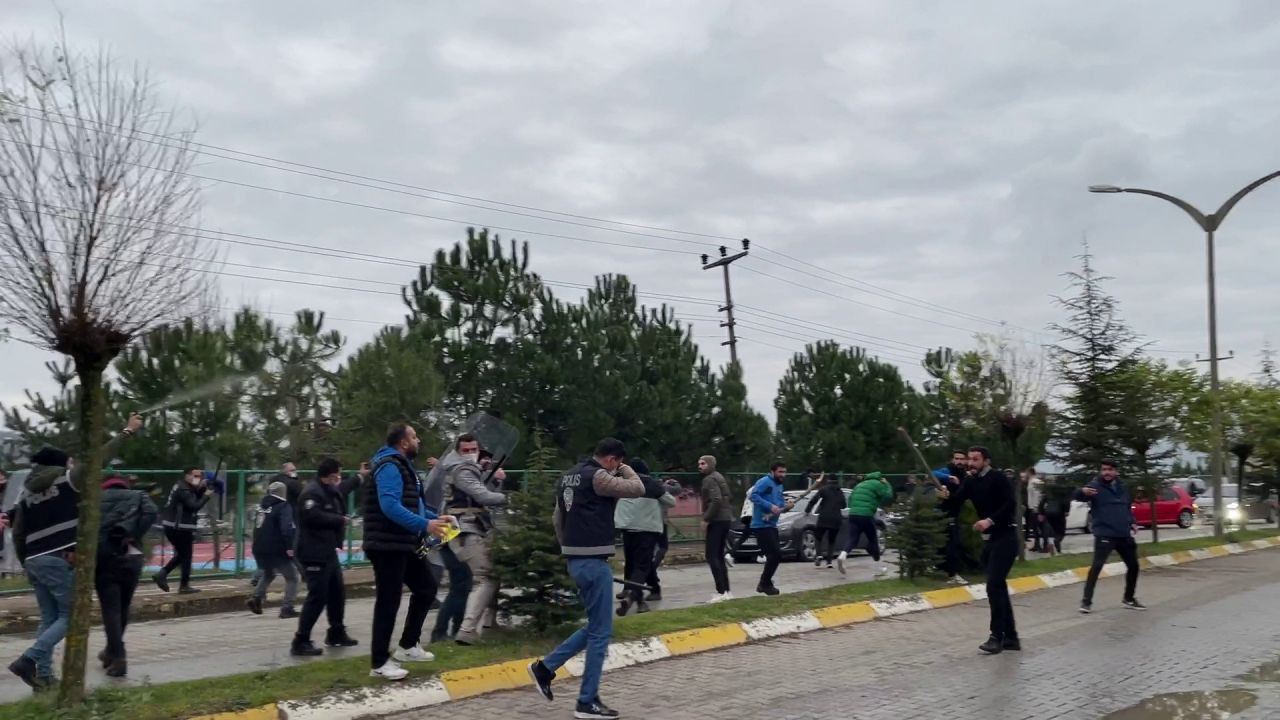 Amatör maçta ortalık savaş alanına döndü! Polis havaya 10 el ateş açtı - Sayfa 11