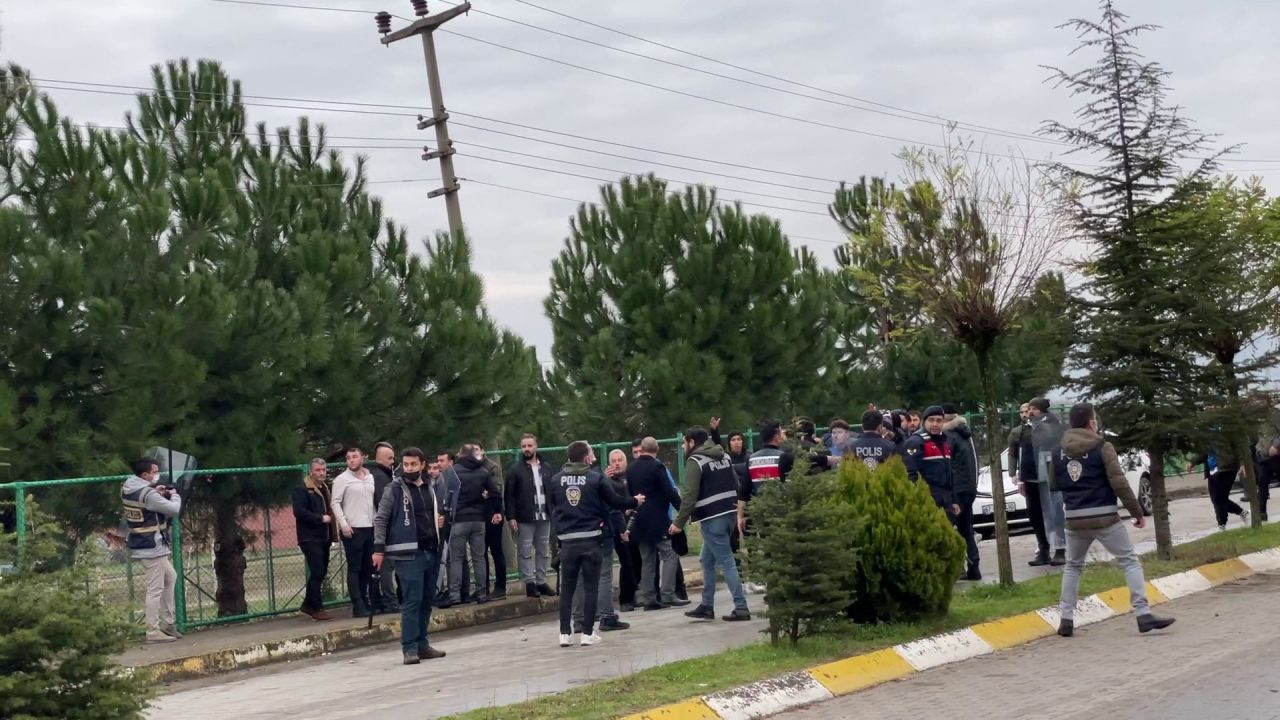 Amatör maçta ortalık savaş alanına döndü! Polis havaya 10 el ateş açtı - Sayfa 13