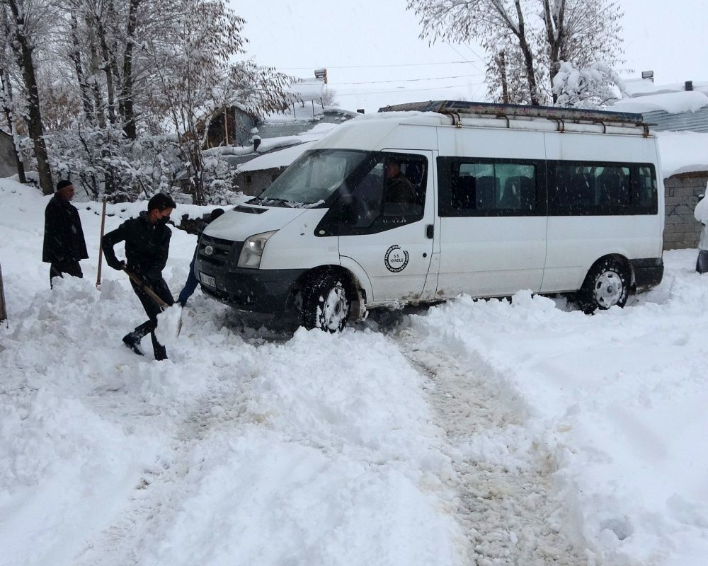 Muş’ta kar kalınlığı 60 santimetreye ulaştı... 1600 rakımlı Yukarıyongalı köyü kara gömüldü - Sayfa 5
