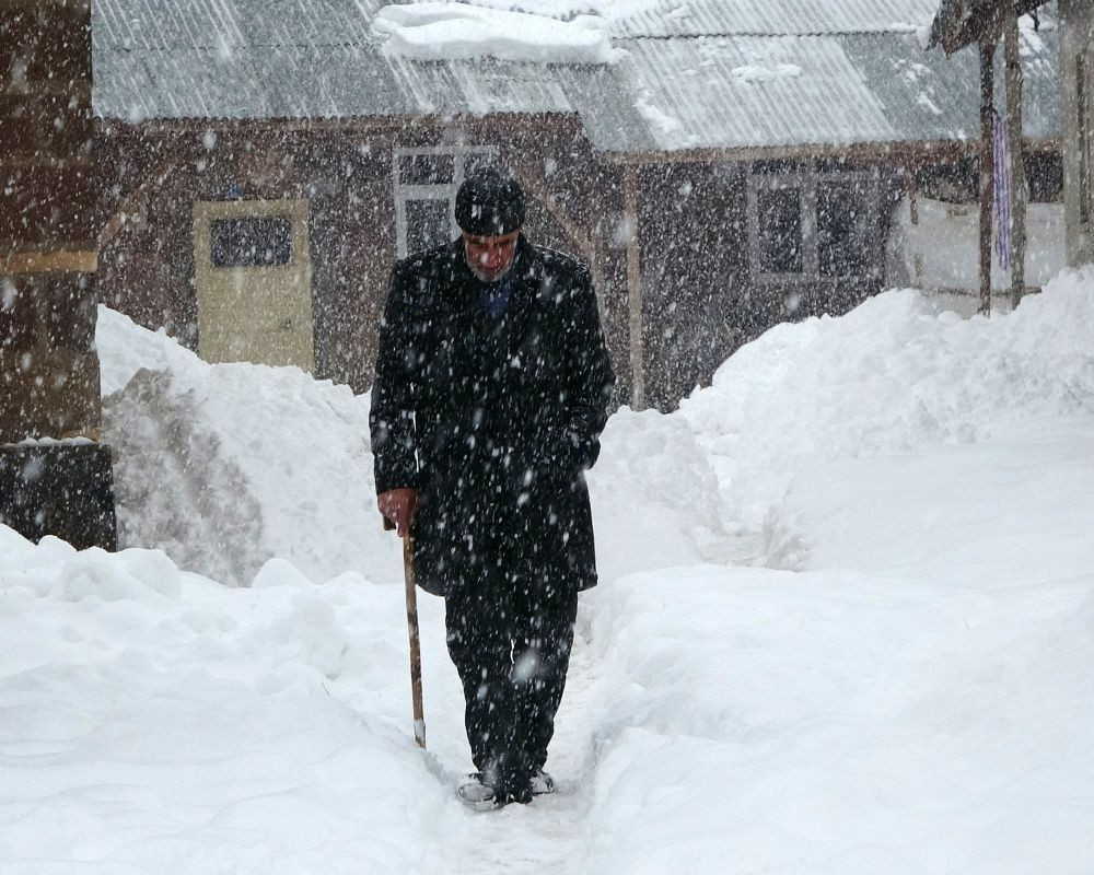 Muş’ta kar kalınlığı 60 santimetreye ulaştı... 1600 rakımlı Yukarıyongalı köyü kara gömüldü - Sayfa 8