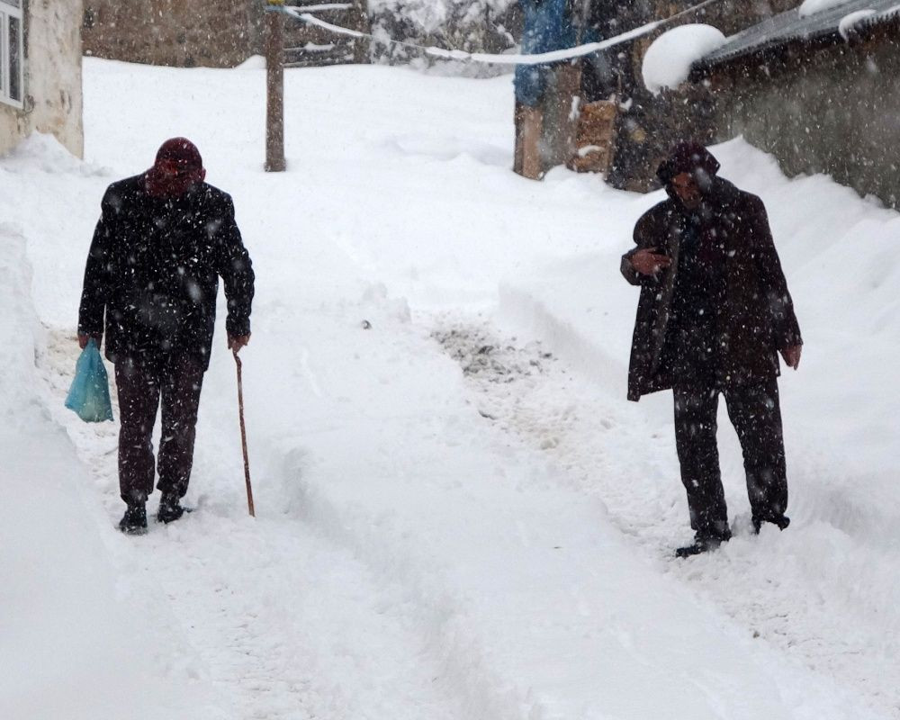Muş’ta kar kalınlığı 60 santimetreye ulaştı... 1600 rakımlı Yukarıyongalı köyü kara gömüldü - Sayfa 14
