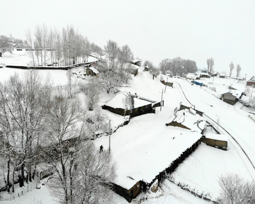 Muş’ta kar kalınlığı 60 santimetreye ulaştı... 1600 rakımlı Yukarıyongalı köyü kara gömüldü - Sayfa 16