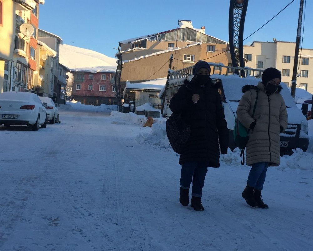 Bingöl'de hava sıcaklığı eski 22 dereceye düştü! Göz kamaştıran kar manzaraları ortaya çıktı - Sayfa 26