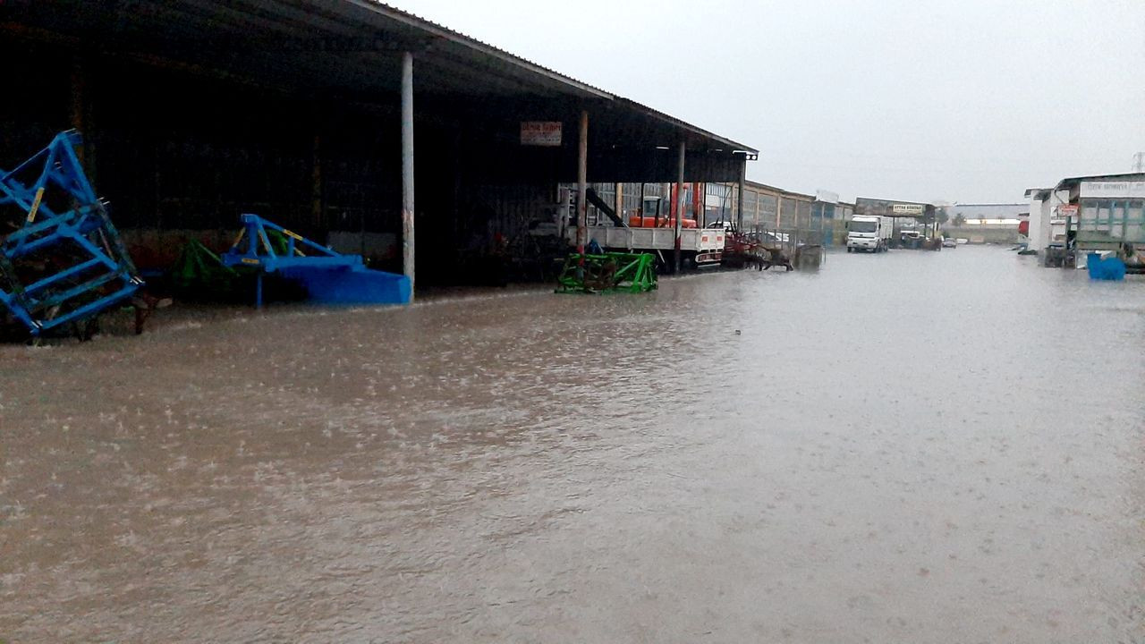 Edirne'de sel felaketi! Yolda kalanlar kepçeyle kurtarıldı, evlerinde mahsur kalanlar da tahliye ediliyor - Sayfa 8