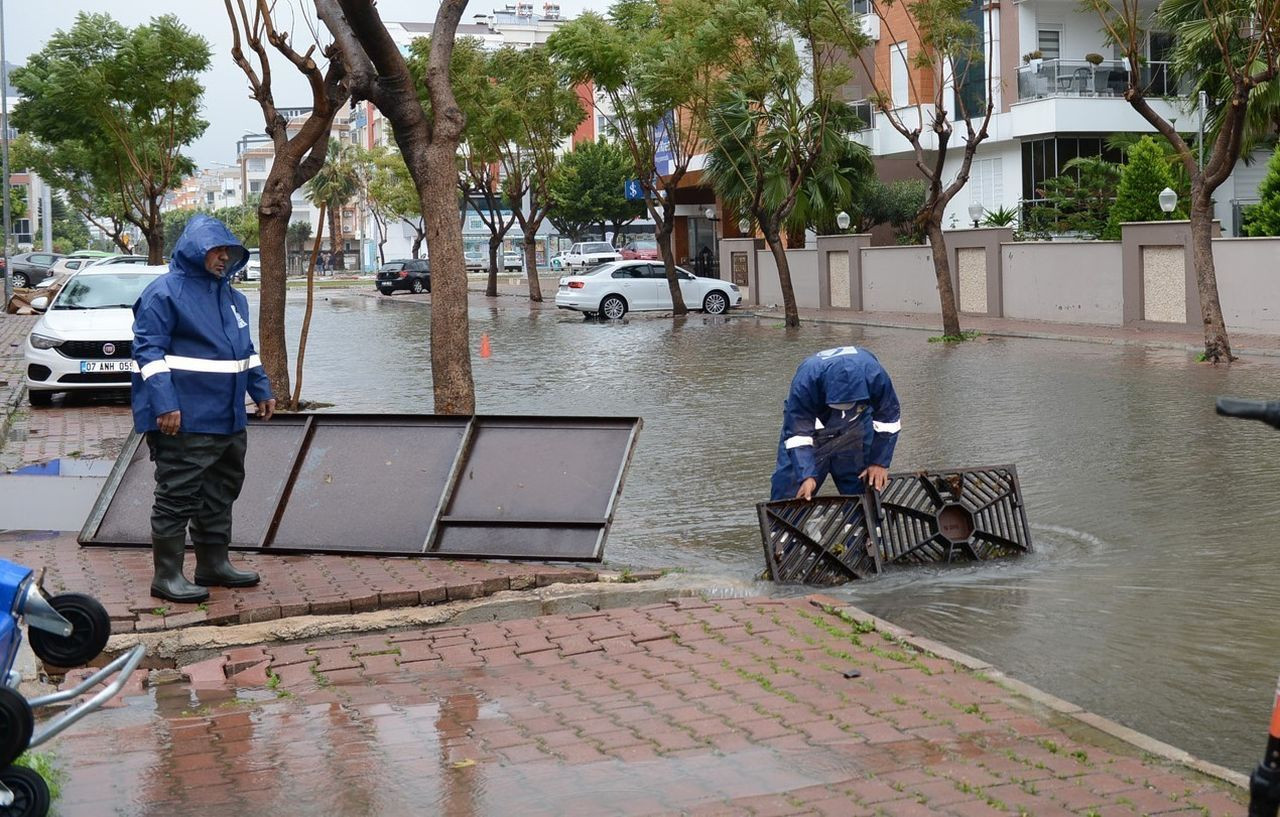 Antalya fırtınaya teslim! 24 saatte metrekareye 243 kg yağış düştü - Sayfa 6