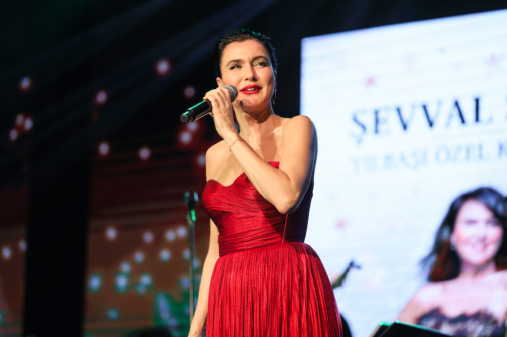 Yasak Elma'nın Ender'i Şevval Sam kırmızı elbisesiyle nefesleri kesti - Sayfa 5