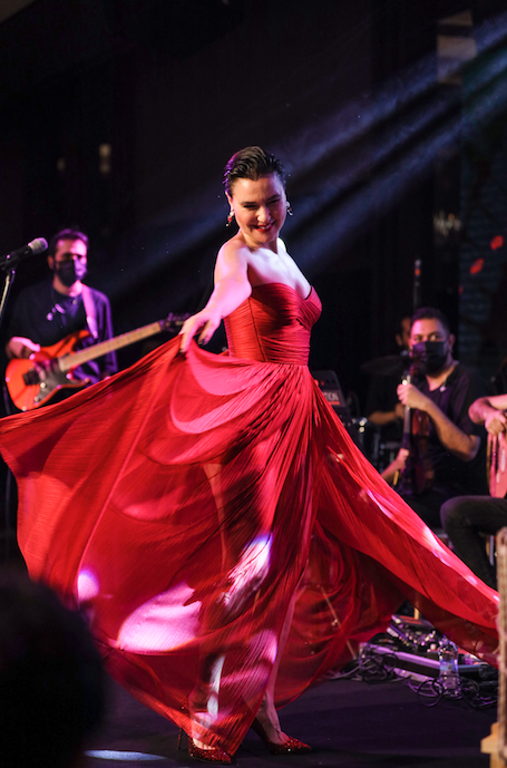 Yasak Elma'nın Ender'i Şevval Sam kırmızı elbisesiyle nefesleri kesti - Sayfa 8