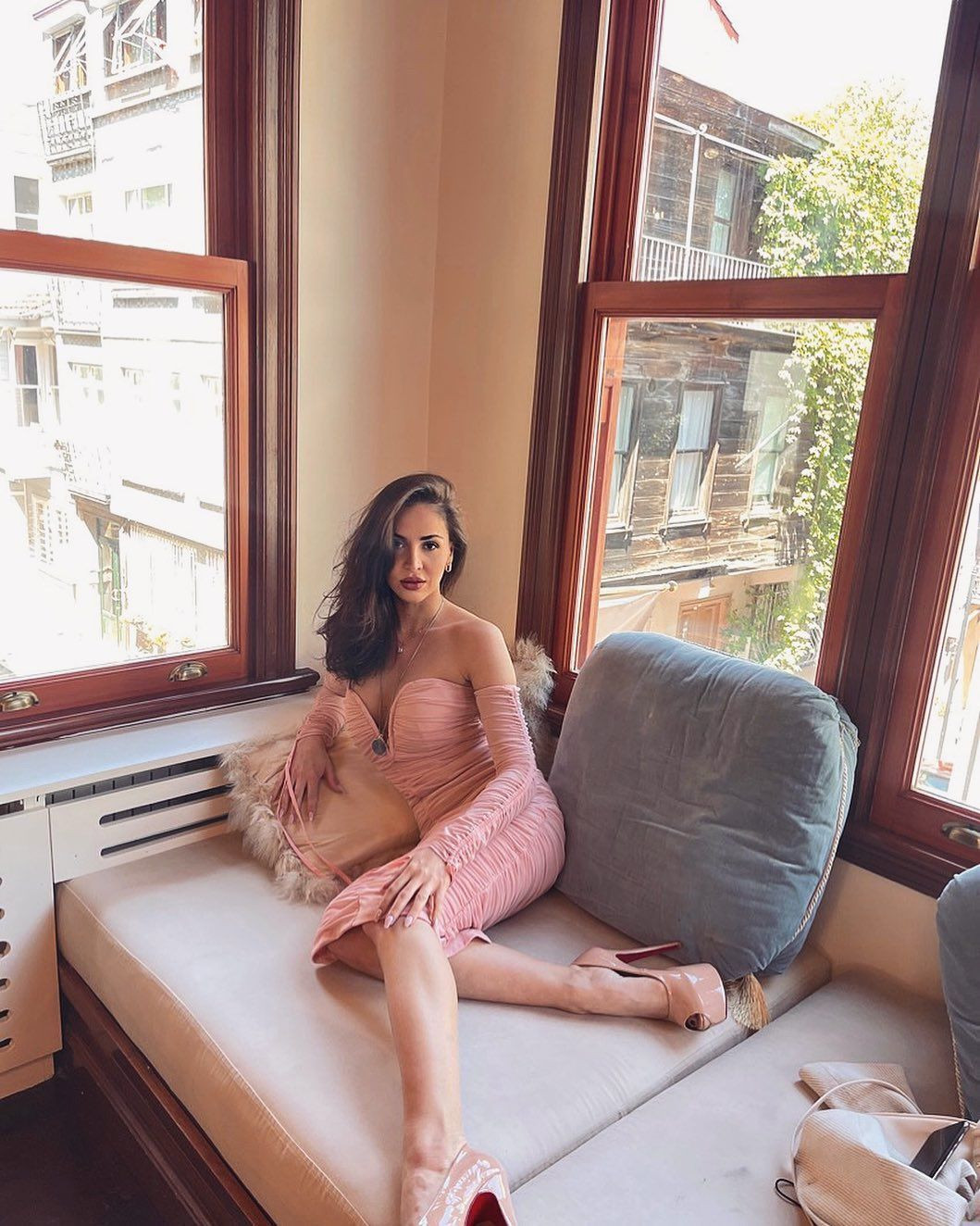 Survivor Berna Keklikler'in inanılmaz değişimi... Güzelliğiyle dudak uçuklattı - Sayfa 24