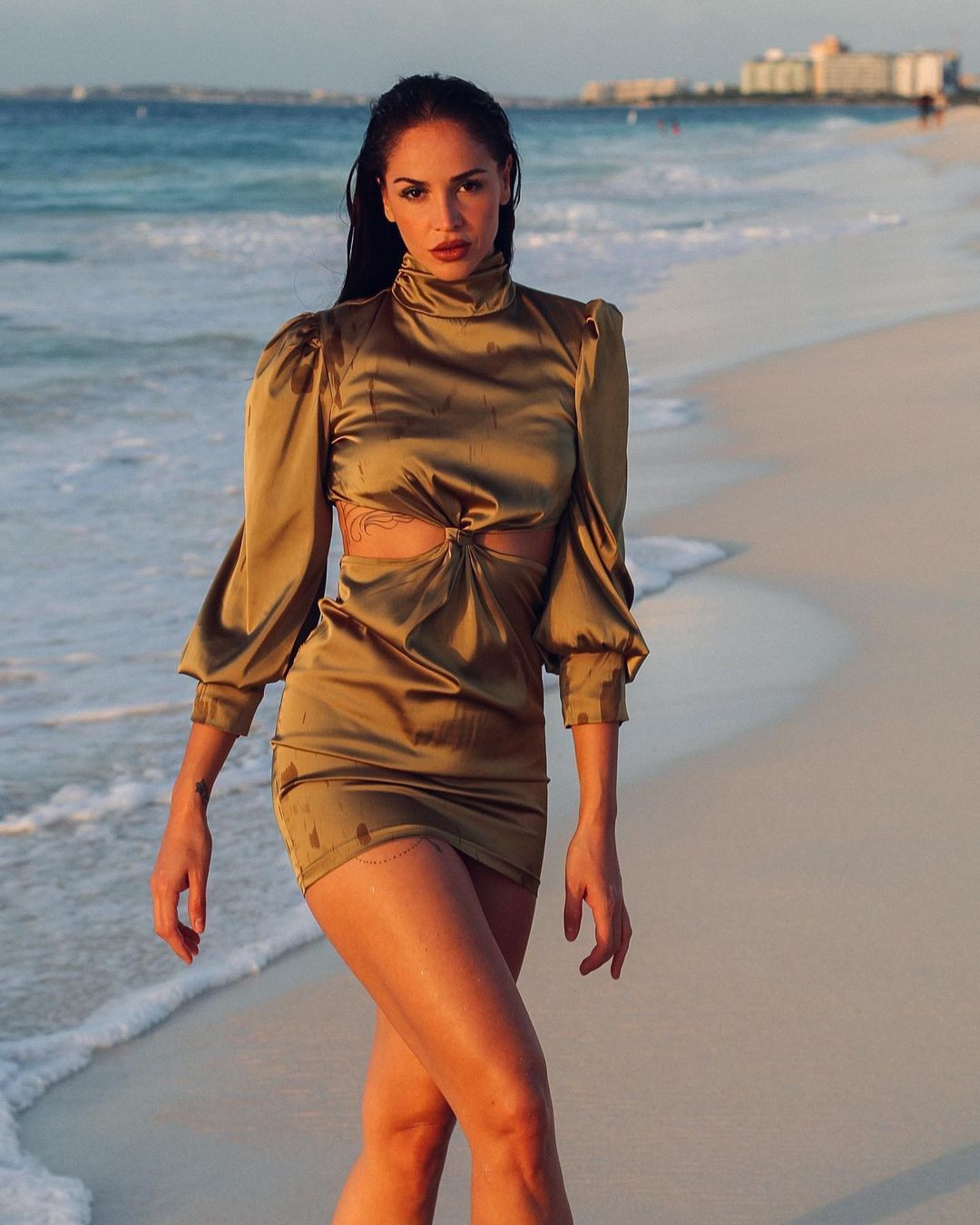 Survivor Berna Keklikler'in inanılmaz değişimi... Güzelliğiyle dudak uçuklattı - Sayfa 31