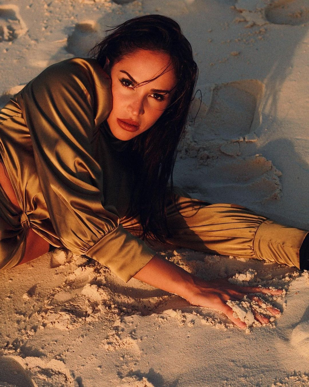 Survivor Berna Keklikler'in inanılmaz değişimi... Güzelliğiyle dudak uçuklattı - Sayfa 32