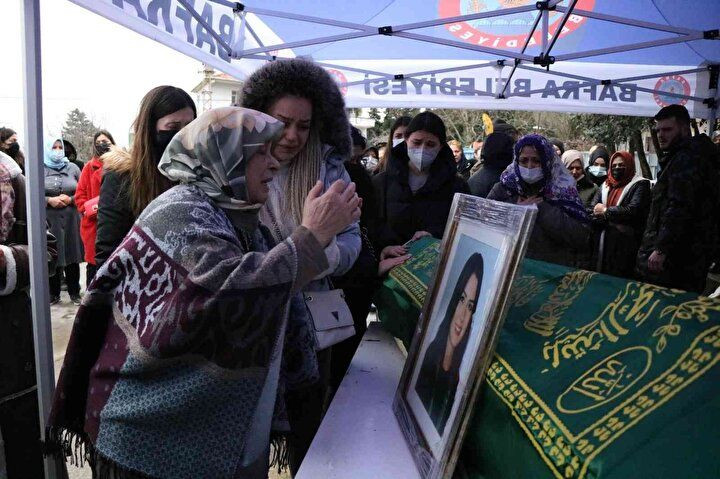 Avukat Dilara'nın acılı annesinden cenazede yürek burkan sözler: Eceline mi aşık oldun tatlı kızım! - Sayfa 25