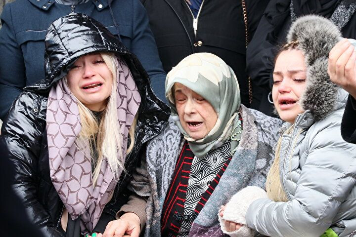 Avukat Dilara'nın acılı annesinden cenazede yürek burkan sözler: Eceline mi aşık oldun tatlı kızım! - Sayfa 16