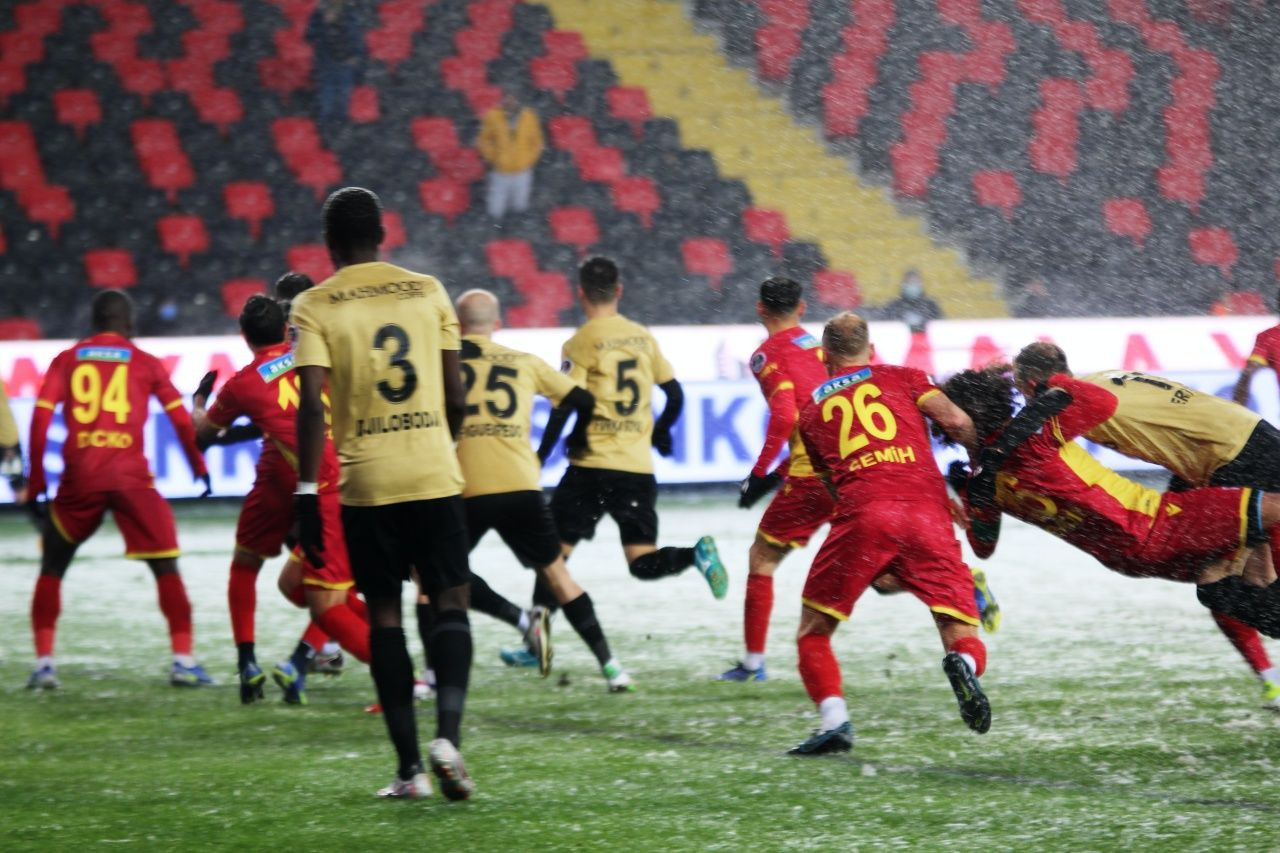 SON DAKİKA... Gaziantep FK - Yeni Malatyaspor maçı yoğun kar nedeniyle ertelendi - Sayfa 5