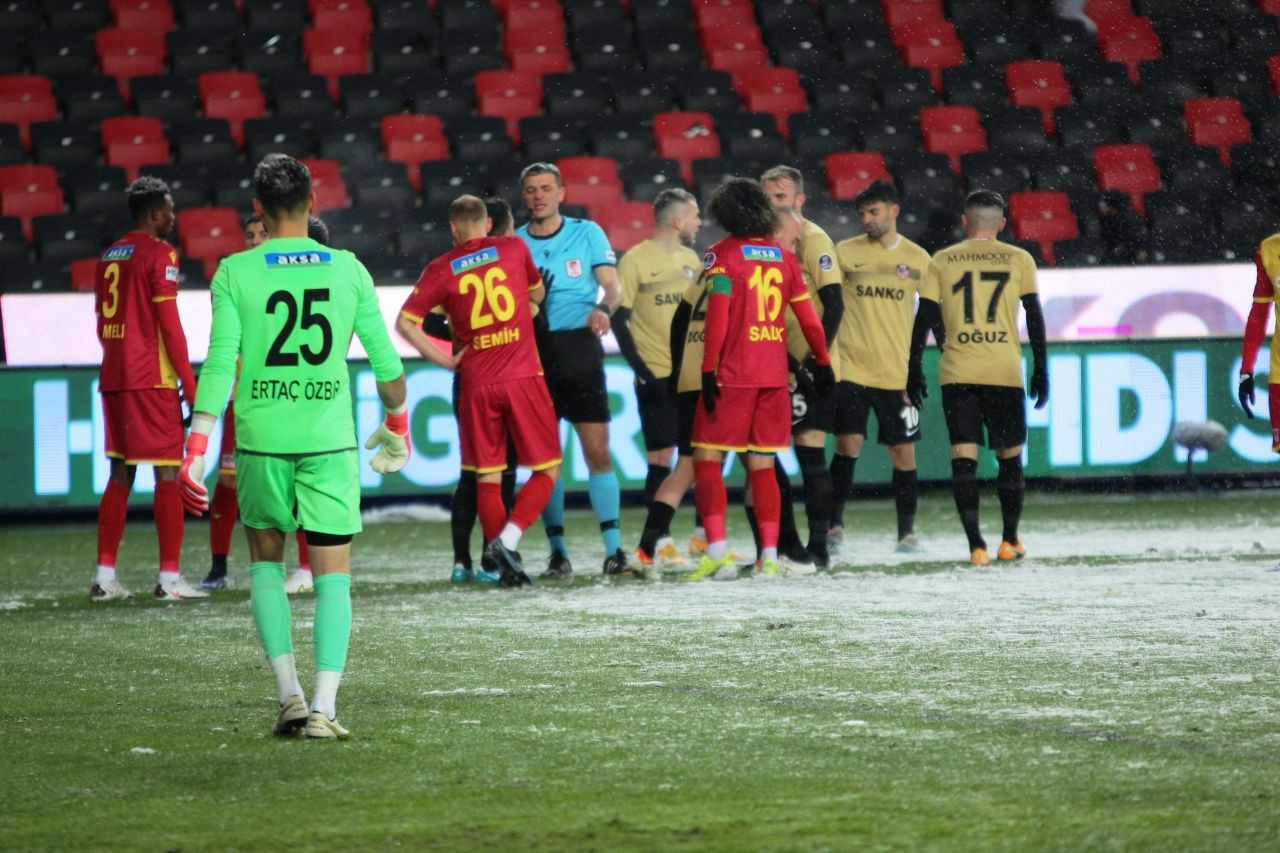 SON DAKİKA... Gaziantep FK - Yeni Malatyaspor maçı yoğun kar nedeniyle ertelendi - Sayfa 11