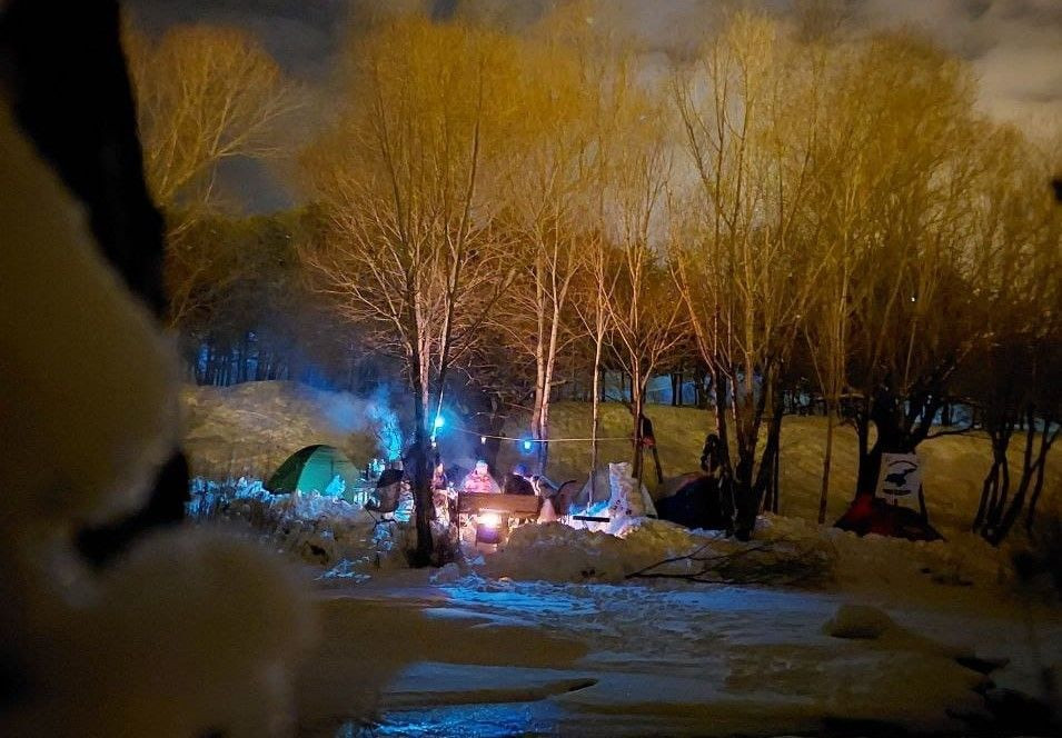 Eksi 10 derecede kamp keyfi! Soğuk havayı eğlenceye çevirdiler - Sayfa 5