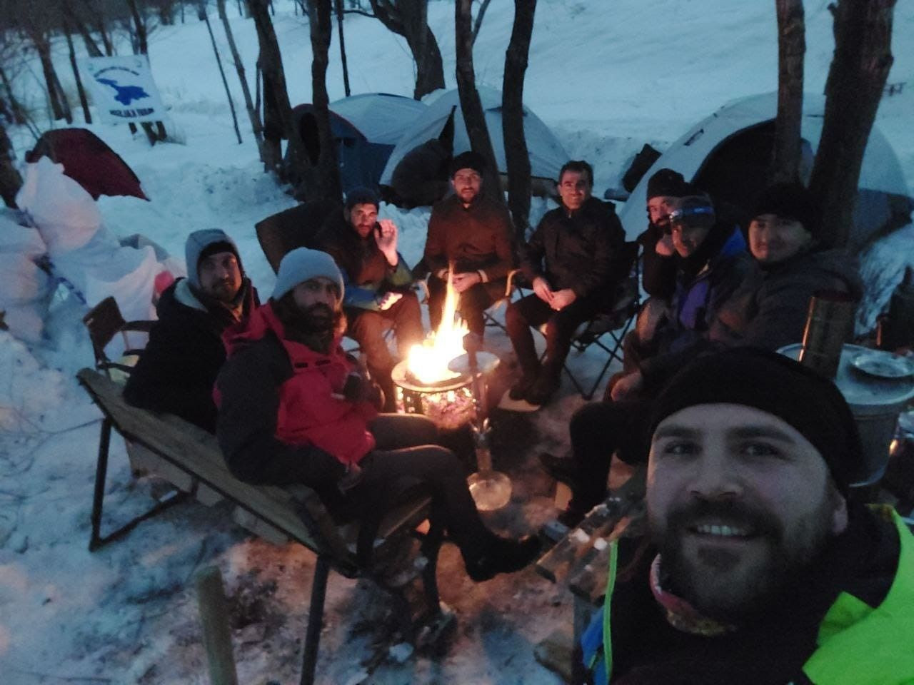 Eksi 10 derecede kamp keyfi! Soğuk havayı eğlenceye çevirdiler - Sayfa 6