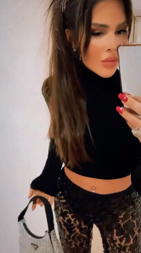 Kilo veren Selin Ciğerci'nin iddialı cesur pantolonu Instagram'ı kasıp kavurdu! Gülşen'in kıyafetine benzetildi - Sayfa 17