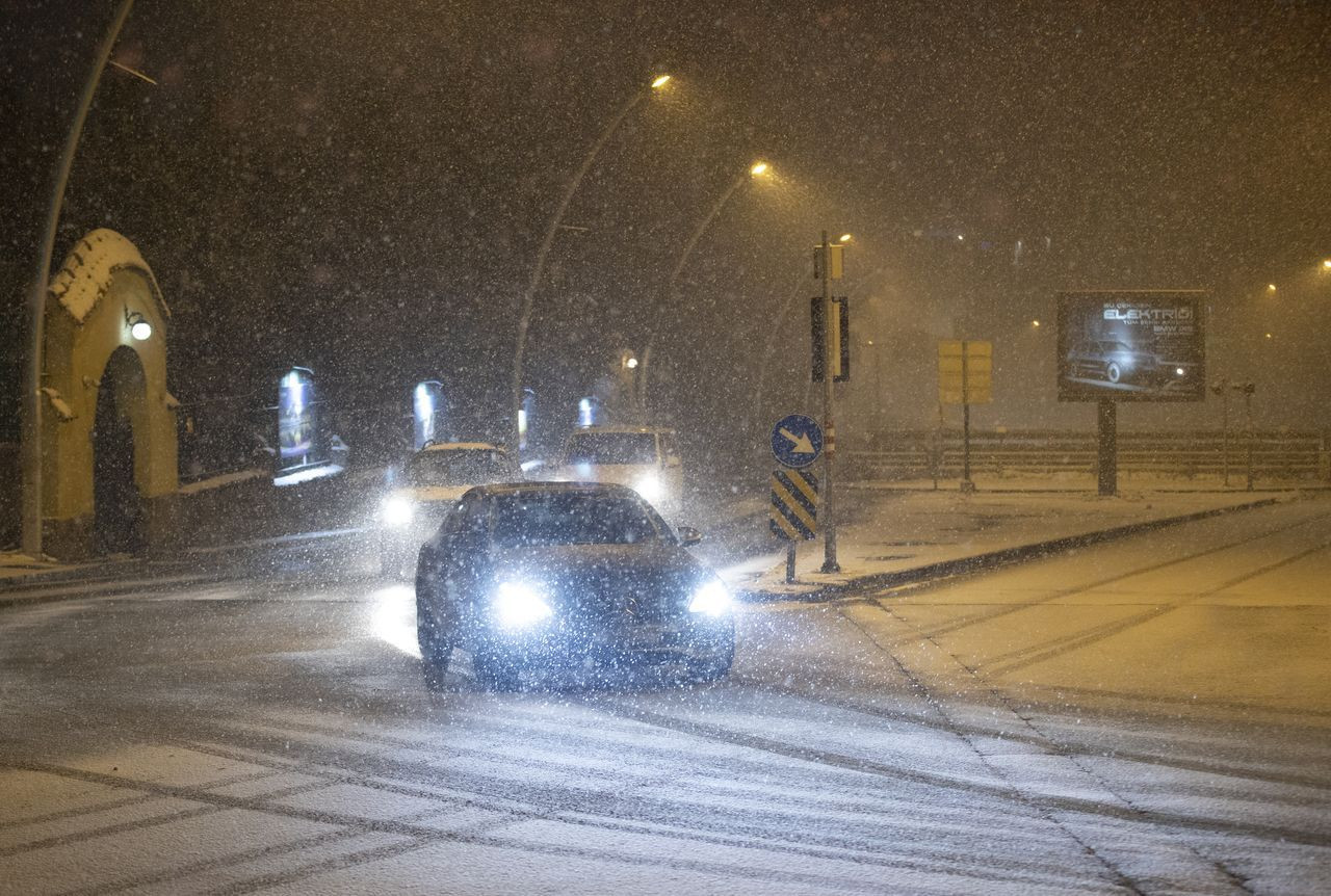 Ankara'da kar etkili oldu, Kuğulu Park'taki fıskiyeler bile dondu - Sayfa 13