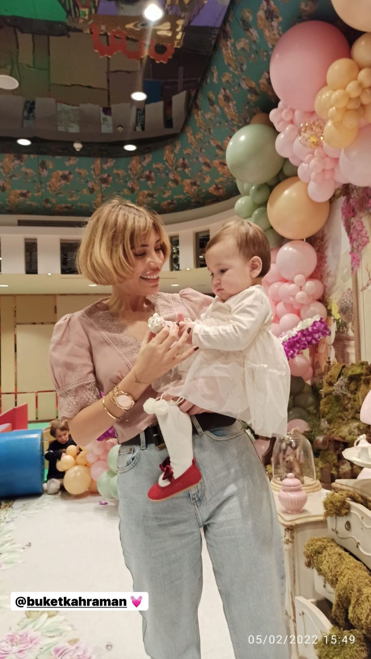 Alişan ve Buse Varol'dan 1 yaşına giren kızları Eliz'e gösterişli parti - Sayfa 20