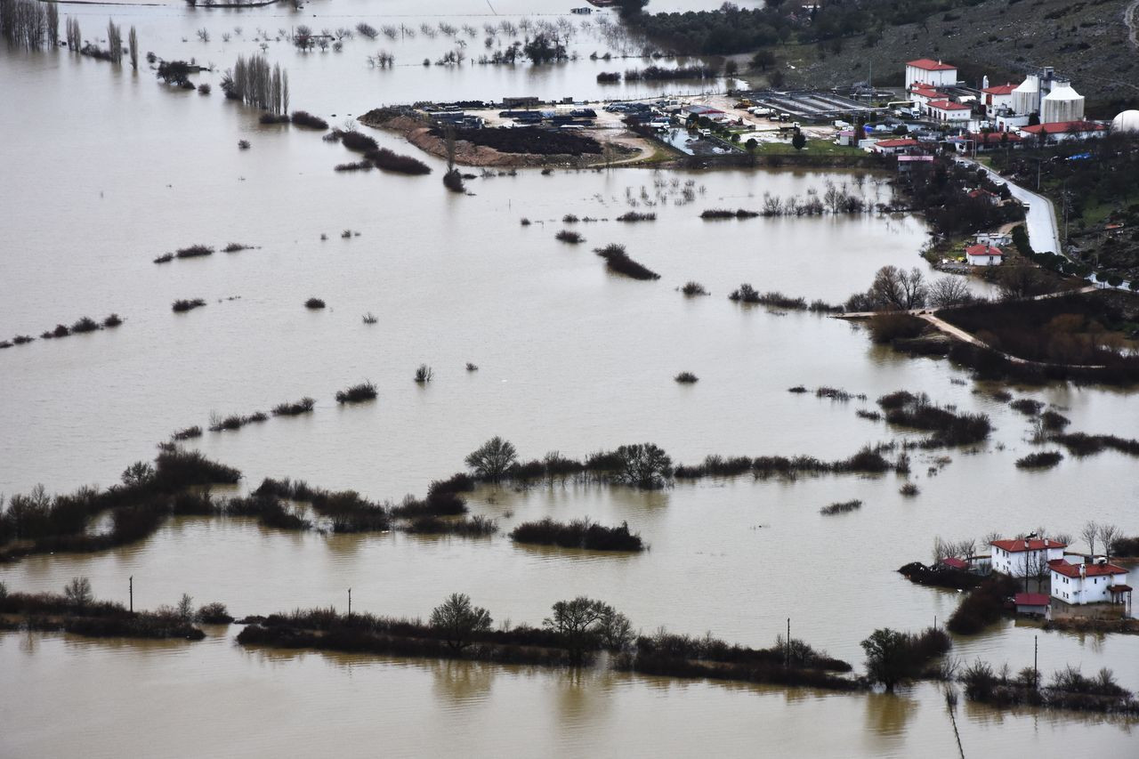 Muğla'da sağanak felaket getirdi, tarım alanları sular altında kaldı - Sayfa 18