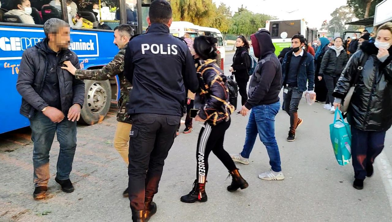 Adana'da otobüs durağında taciz kavgası: 'Bana dokundun' diyerek tekmeledi! - Sayfa 6