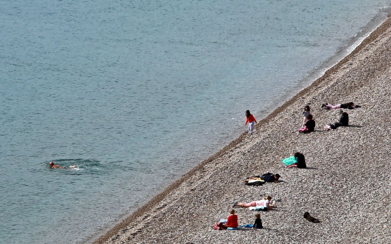 Antalya kışı erken uğurladı! Şubatta denize girdiler - Sayfa 16