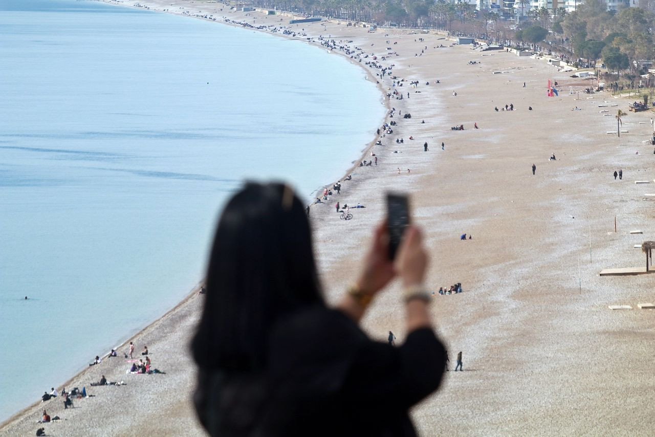 Antalya kışı erken uğurladı! Şubatta denize girdiler - Sayfa 19