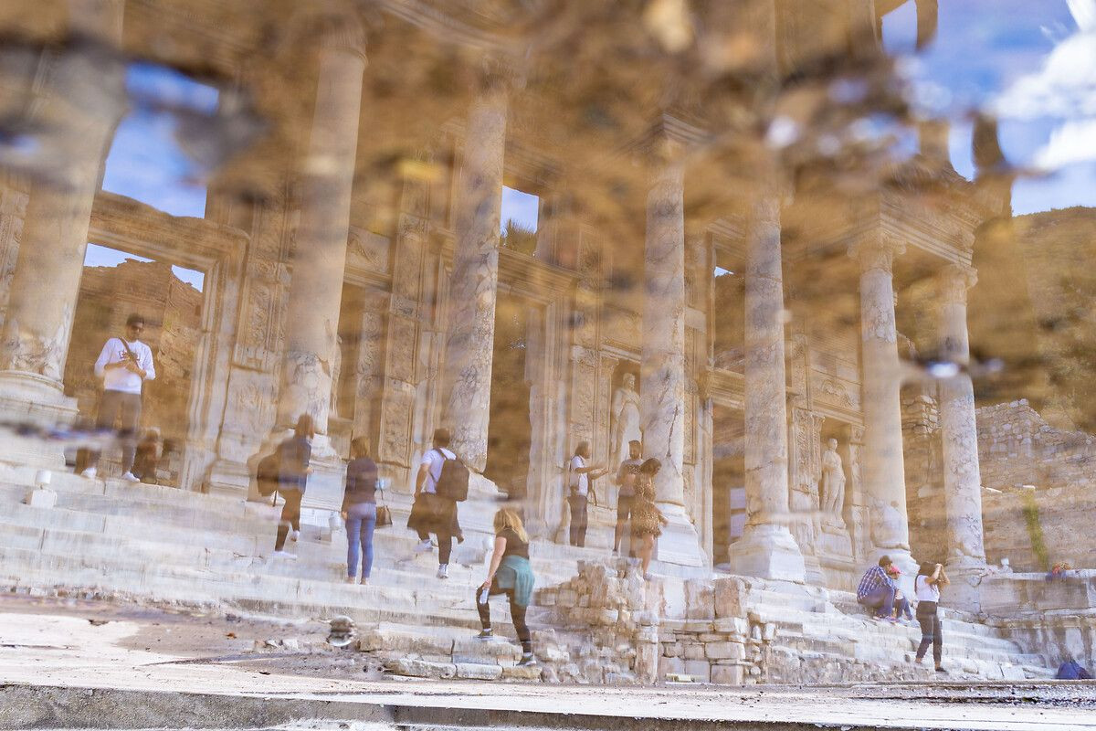 Türkiye sınırları içinde mutlaka görülmesi gereken tarihi yerlerden biri: Efes Antik Kenti - Sayfa 8