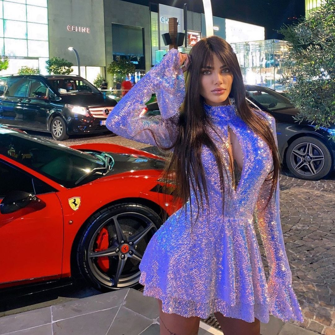 Berdan Mardini'nin sevgilisi Morena Taraku'nun dekolteli pozları nefesleri kesti - Sayfa 11