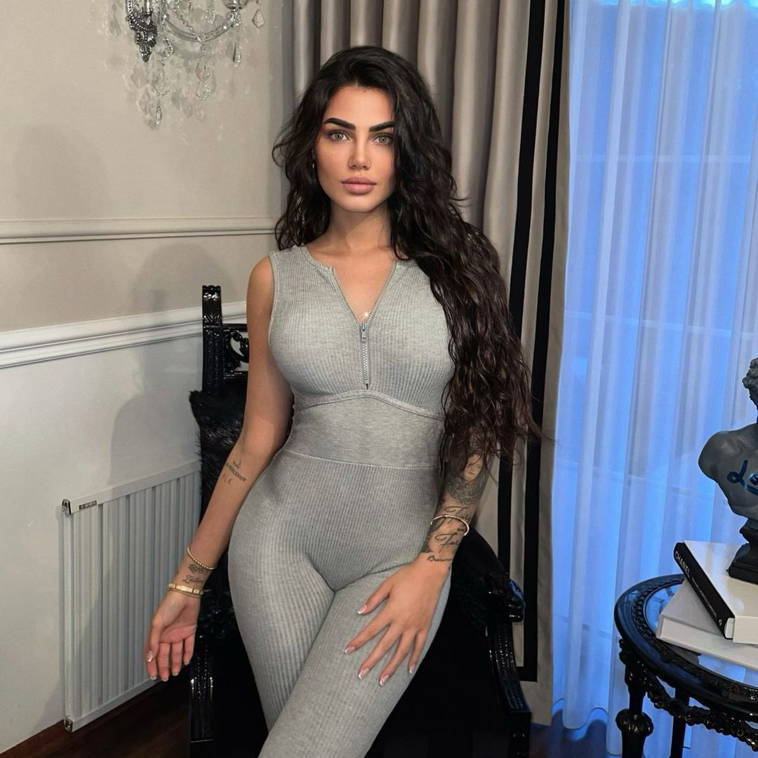 Berdan Mardini'nin sevgilisi Morena Taraku'nun dekolteli pozları nefesleri kesti - Sayfa 16