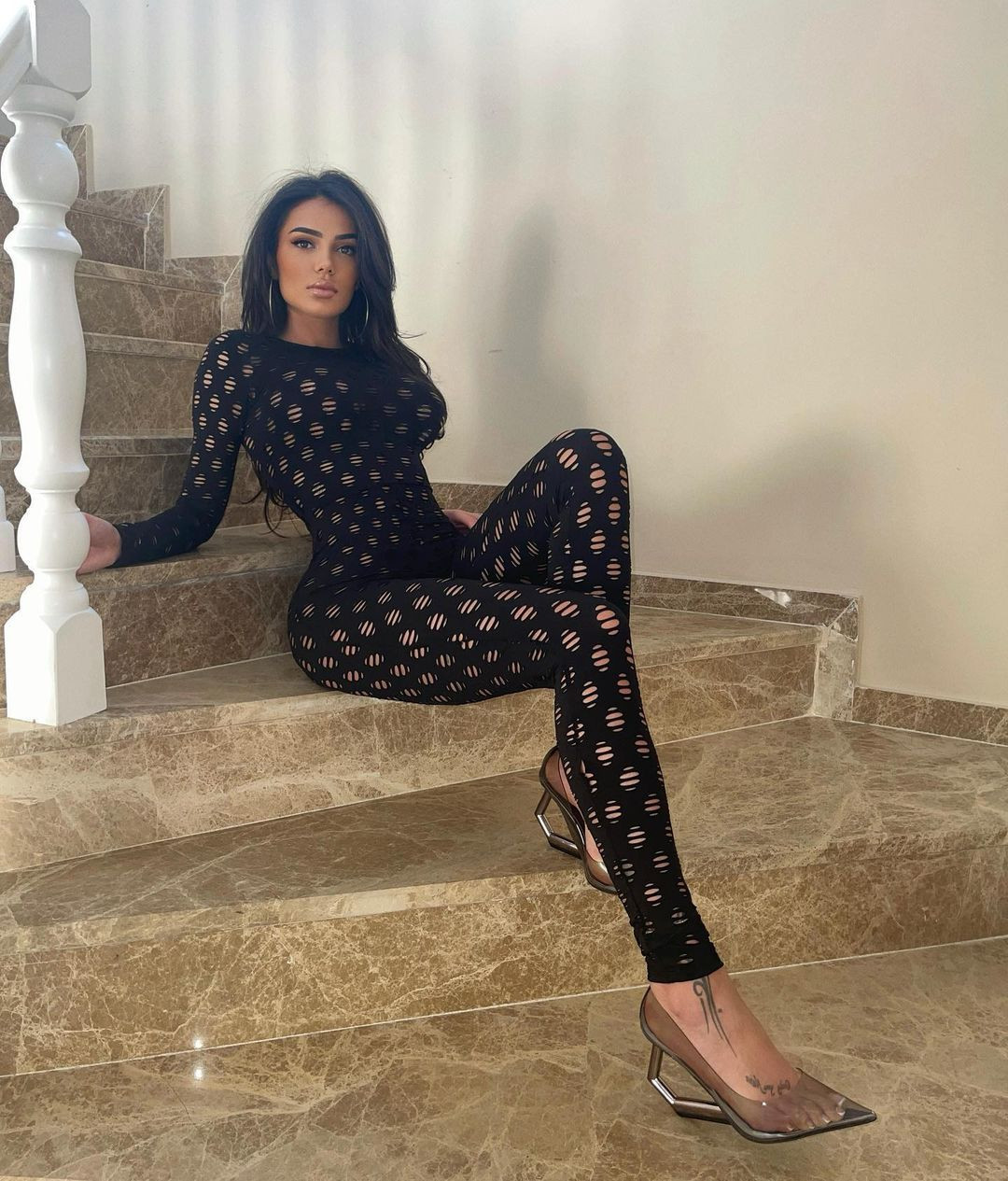 Berdan Mardini'nin sevgilisi Morena Taraku'nun dekolteli pozları nefesleri kesti - Sayfa 17