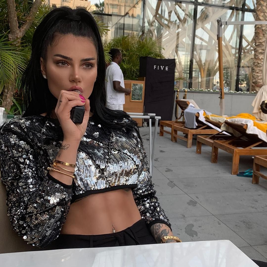 Berdan Mardini'nin sevgilisi Morena Taraku'nun dekolteli pozları nefesleri kesti - Sayfa 5