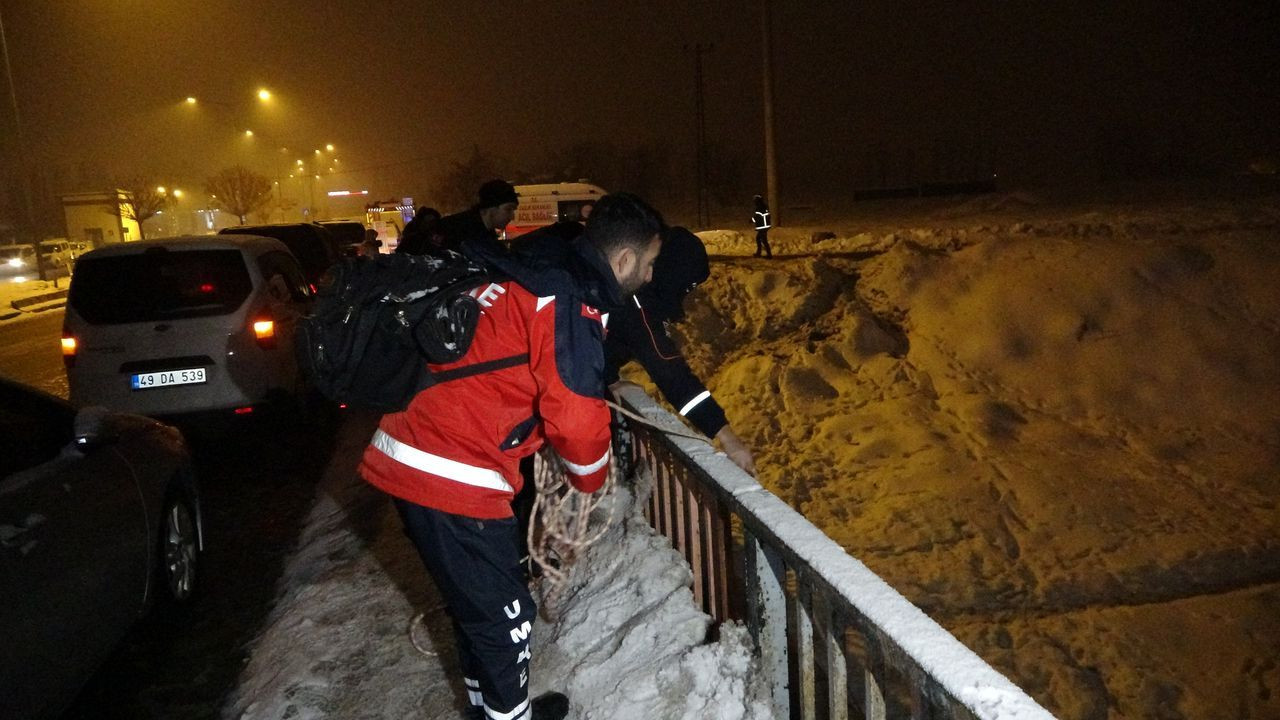 Liseli kız köprüden düştü, arama çalışması başlatıldı - Sayfa 11