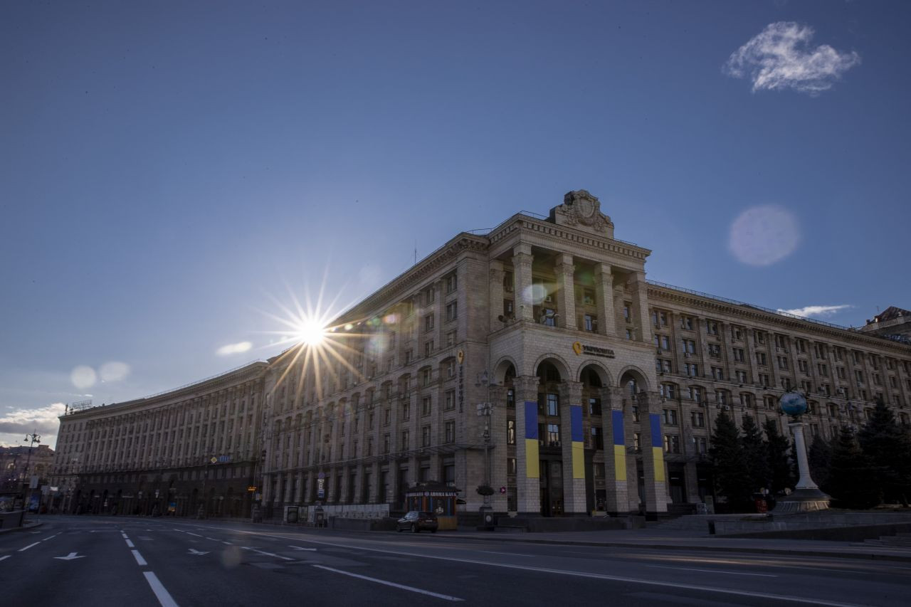 Sokağa çıkma yasağı ilan edilen Kiev'de cadde ve sokaklar bomboş! - Sayfa 8