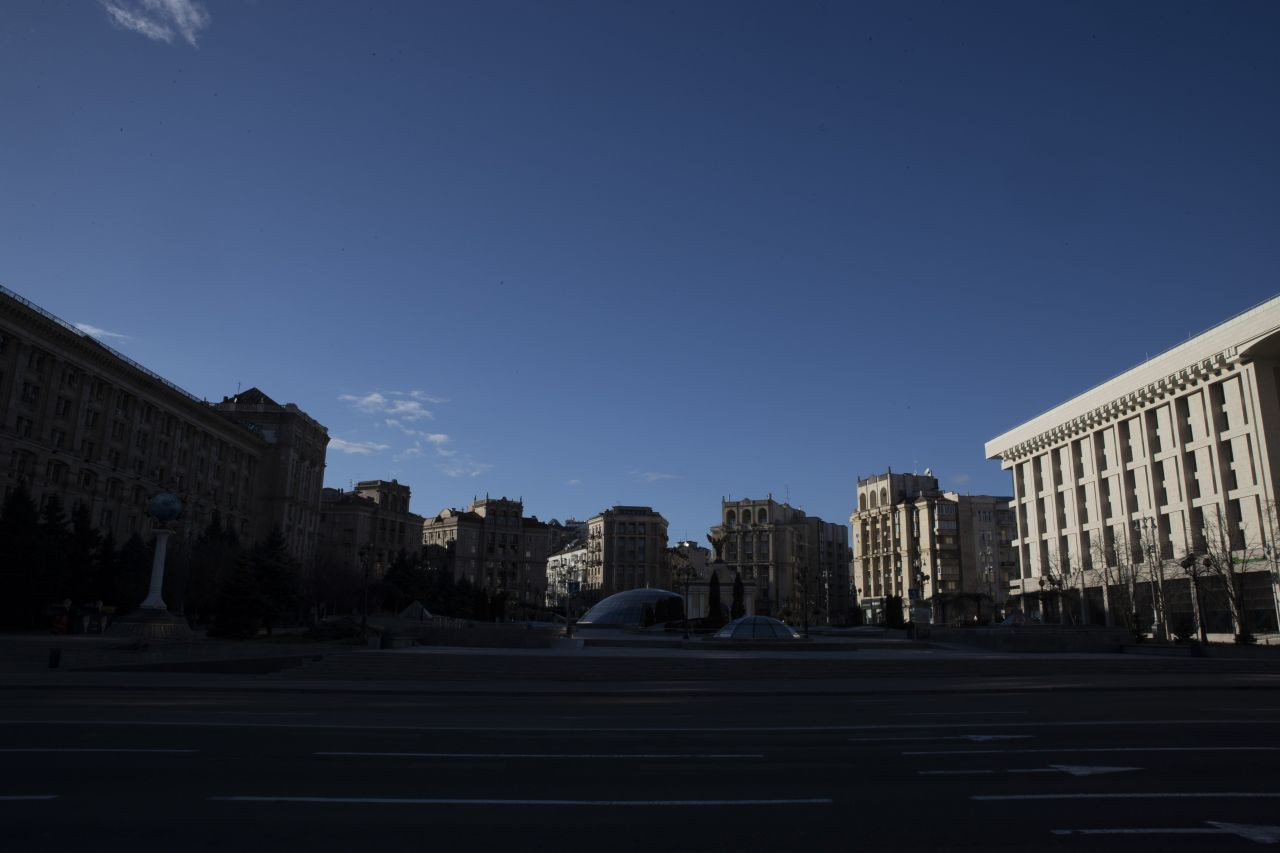 Sokağa çıkma yasağı ilan edilen Kiev'de cadde ve sokaklar bomboş! - Sayfa 9