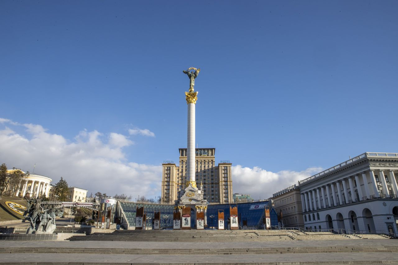 Sokağa çıkma yasağı ilan edilen Kiev'de cadde ve sokaklar bomboş! - Sayfa 12