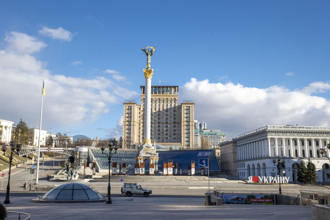 Sokağa çıkma yasağı ilan edilen Kiev'de cadde ve sokaklar bomboş! - Sayfa 14